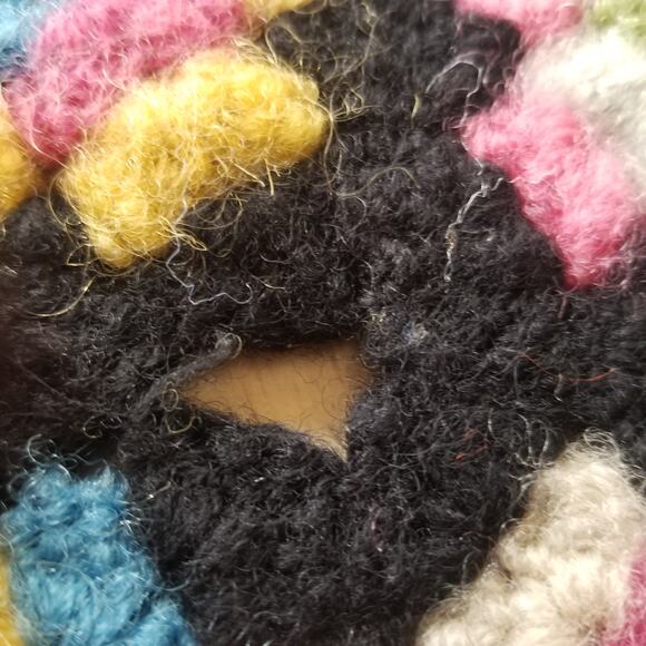 Vintage Wool Granny Squares Throw Blanket - Picture 9 of 9